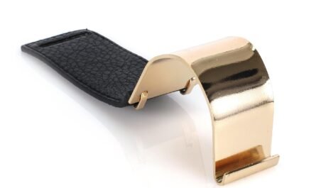 découvrez nos bracelets en or personnalisés, alliant élégance et créativité pour un bijou unique qui reflète votre style.