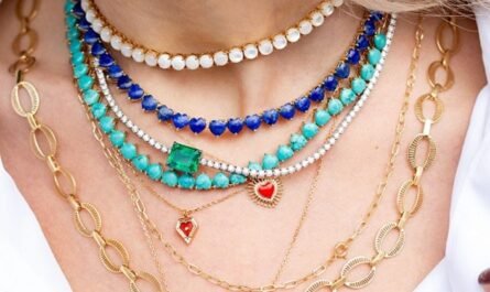 découvrez nos colliers pendentifs en or personnalisés, alliant élégance et originalité pour sublimer votre style unique.