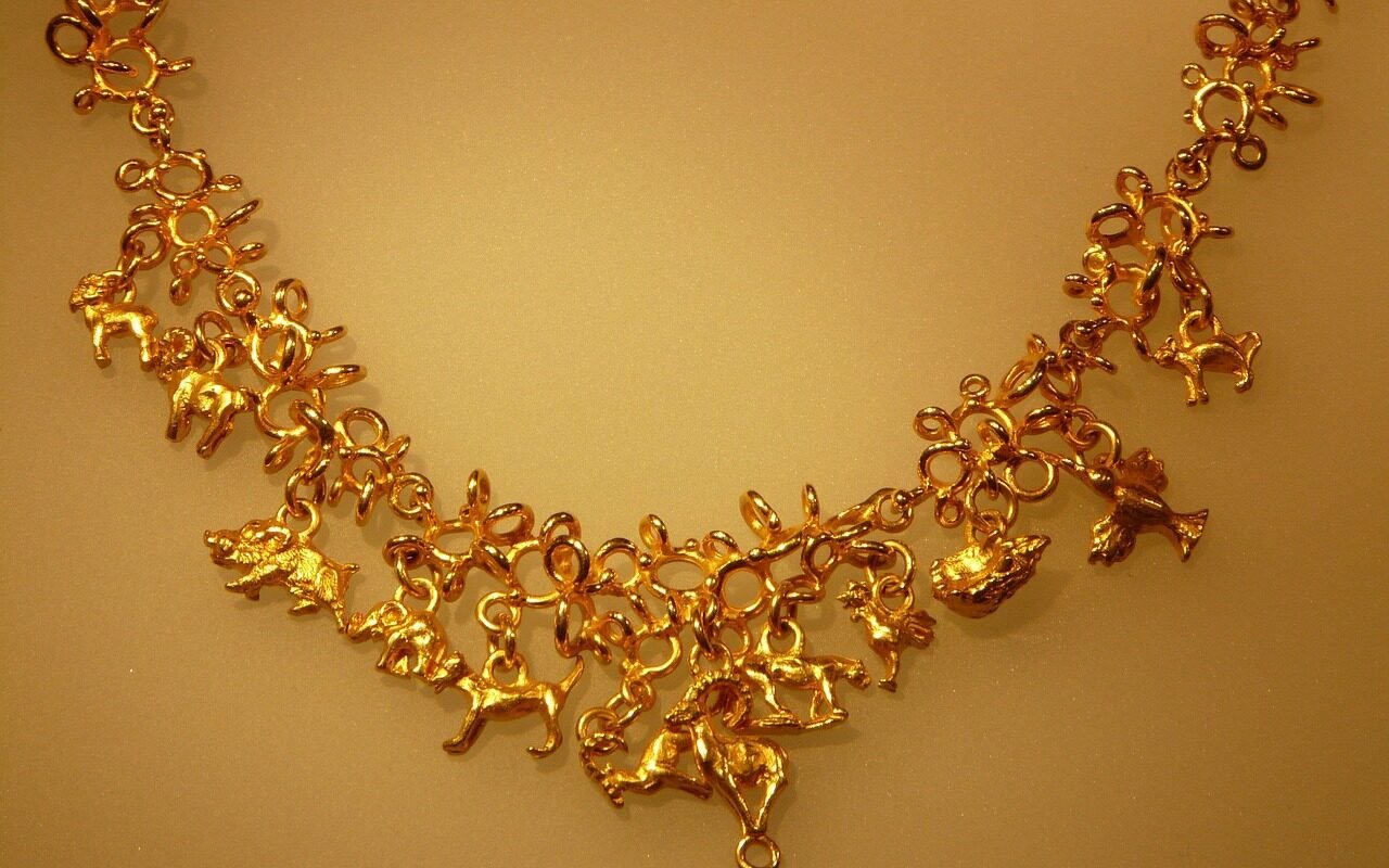 découvrez notre collection exclusive de colliers en or précieux, alliant élégance et luxe pour sublimer votre style.