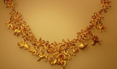 découvrez notre collection exclusive de colliers en or précieux, alliant élégance et luxe pour sublimer votre style.