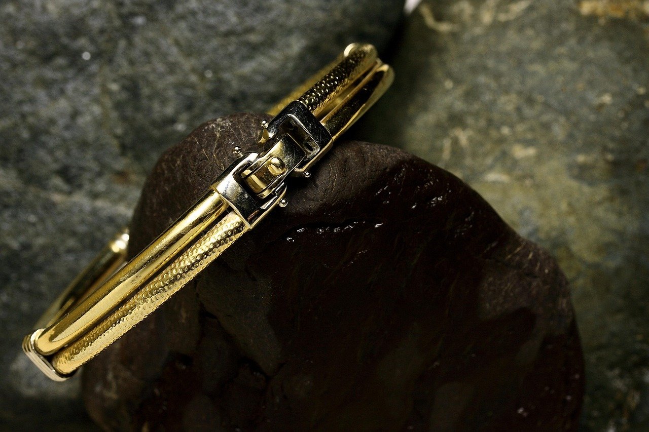 découvrez notre collection élégante de bracelets en or, parfaits pour sublimer votre style avec une touche de luxe intemporel.