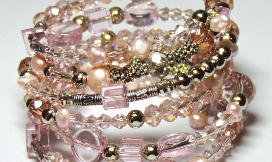 Les bracelets manchettes en or : statement piece ou luxe discret ?