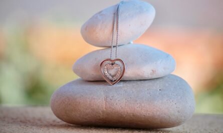 découvrez notre collection de colliers en or de luxe, alliant élégance et raffinement pour sublimer votre style au quotidien.