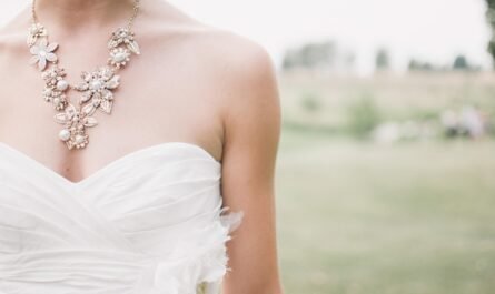 découvrez notre collection exclusive de colliers de luxe alliant élégance et design raffiné pour sublimer votre style.