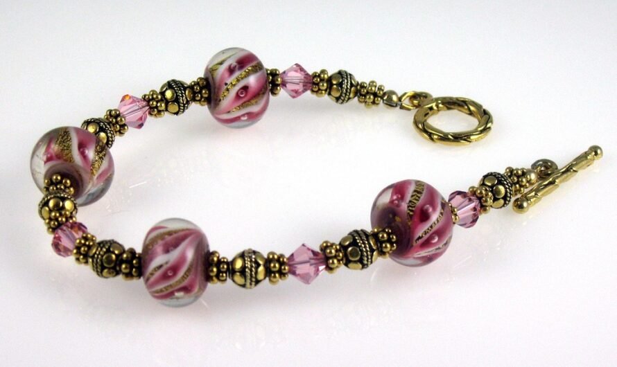 Comment adapter un bracelet en or ancien pour un look moderne ?