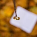 découvrez notre collection de colliers multi-couches en or, élégants et modernes, parfaits pour sublimer toutes vos tenues avec style et raffinement.